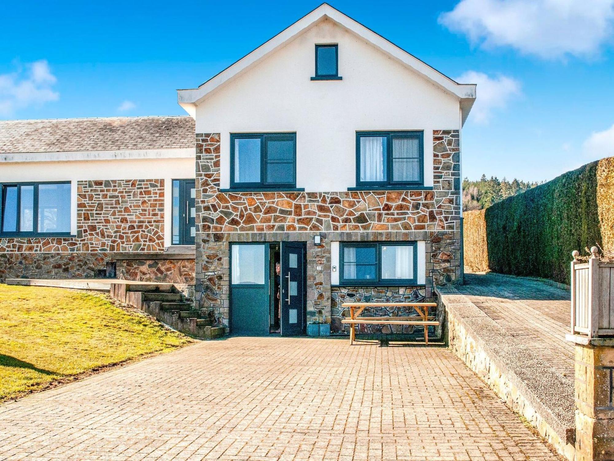 Sophisticated Holiday Home In Lierneux Near Forest Eksteriør billede